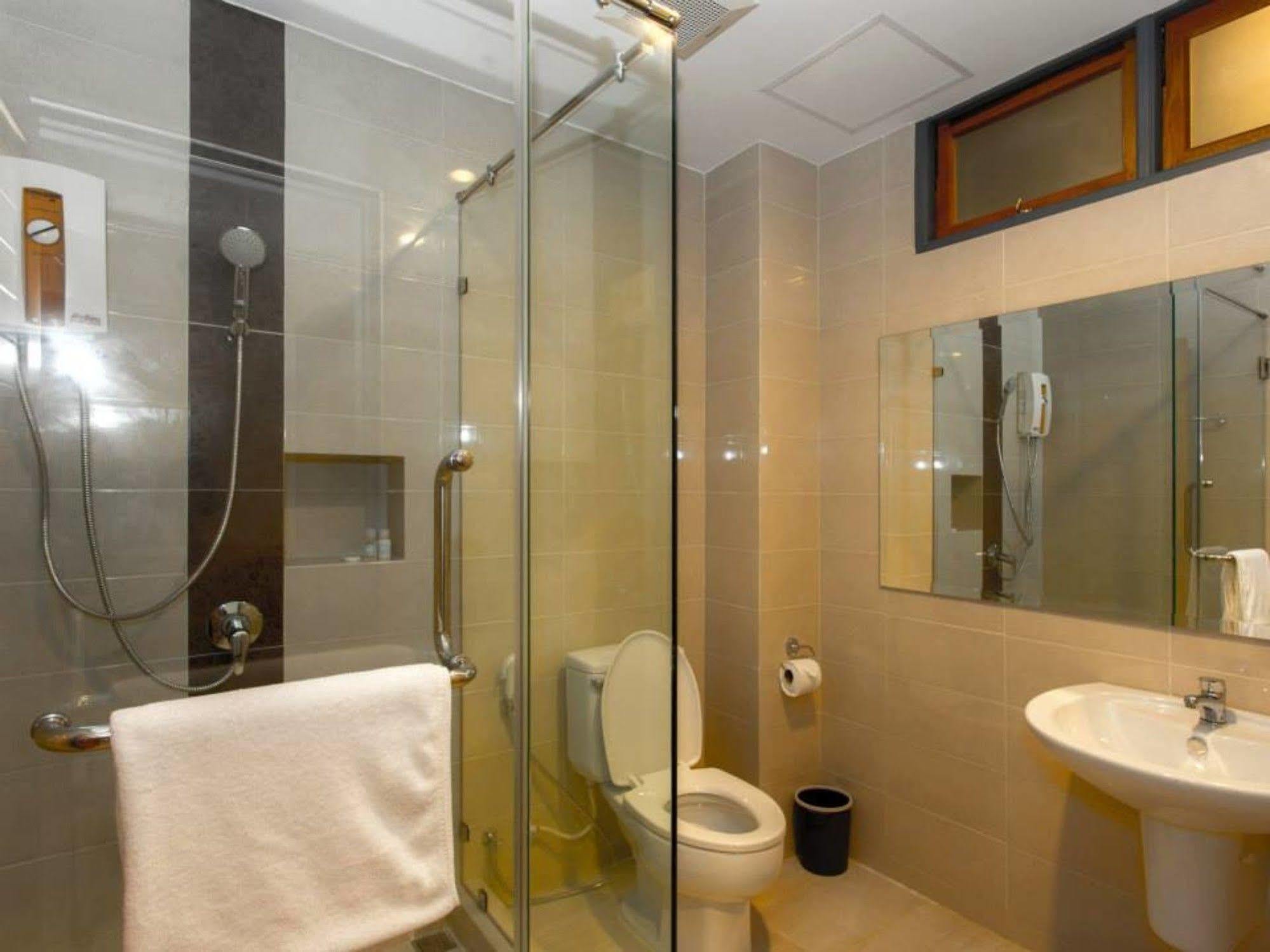 Ruk Cozy Hotel Khao Lak Bagian luar foto
